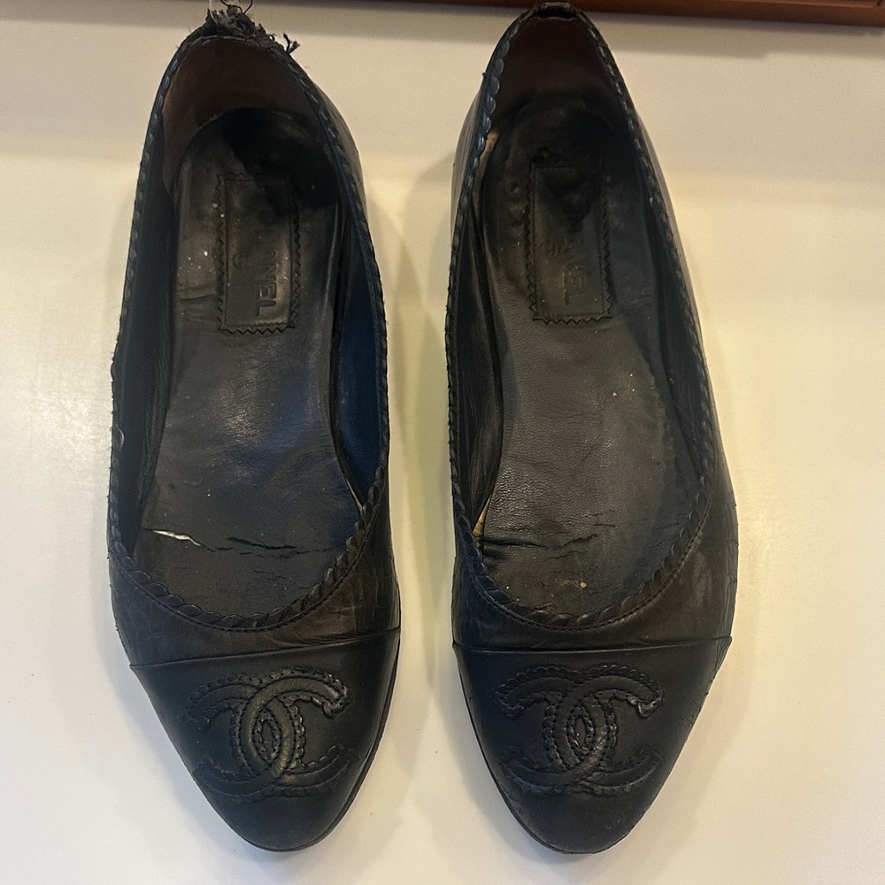 Chanel Black Leather Flats with Logo Detail
